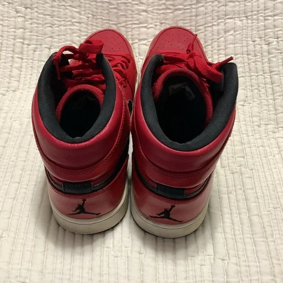 Air Jordan 1 Retro Mid-Top Men Gym Red Size 10 Classic Collectable Fan